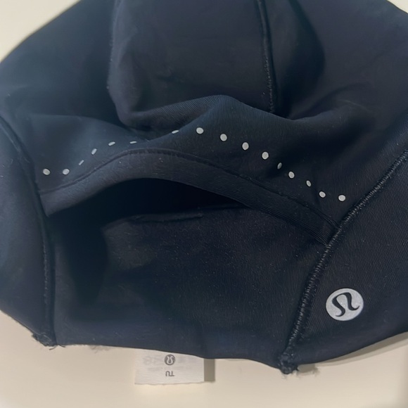 Lululemon Run For It All Beanie, Black, Tech Fleece Ponytail Hat, Reflective - Picture 4 of 6